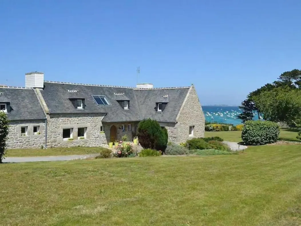 Ancienne Ferme En Pierre Devant La Mer Plouguerneau
